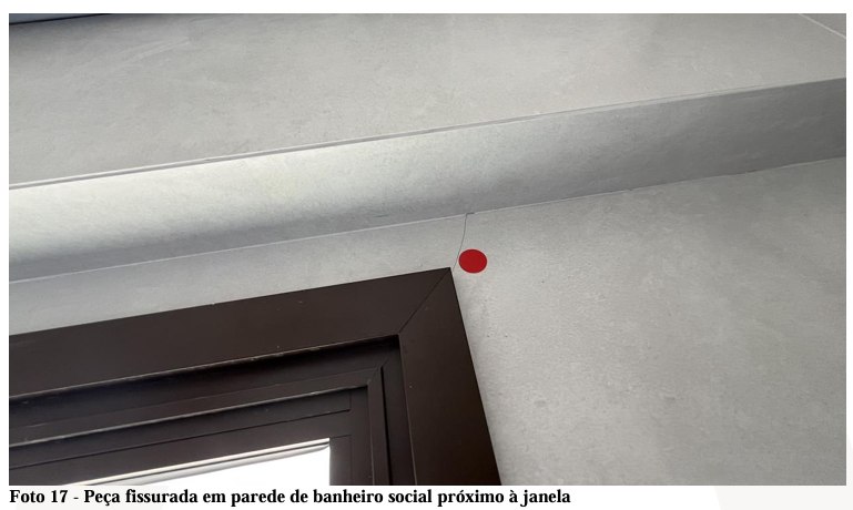 Peça fissurada próximo à janela